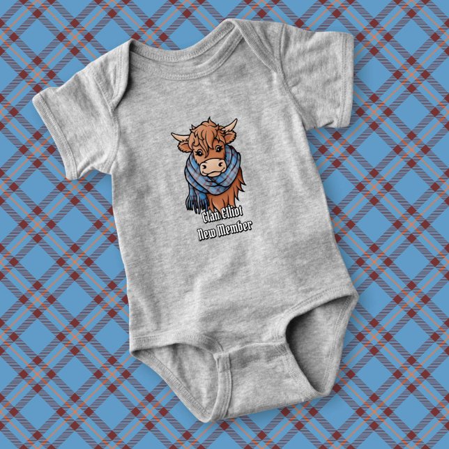 Highland Cow med Elliot Ancient Tartan Scarf T Shirt (Skapare uppladdad)