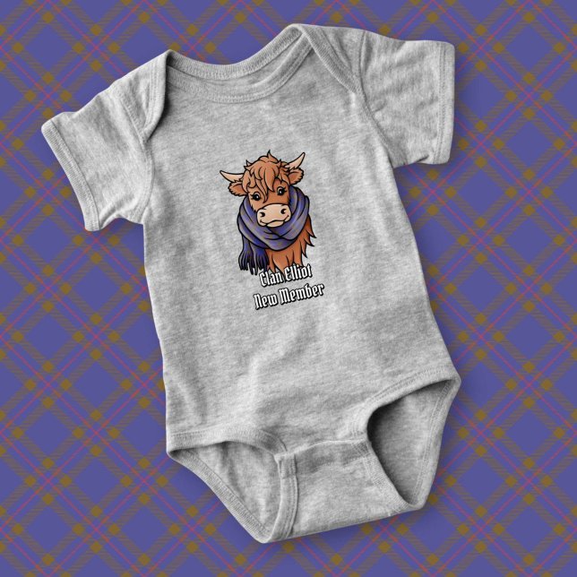 Highland Cow med Elliot Modern Tartan Scarf T Shirt (Skapare uppladdad)