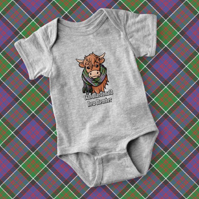 Highland Cow med MacDonald of Clanranald Scarf T Shirt (Skapare uppladdad)