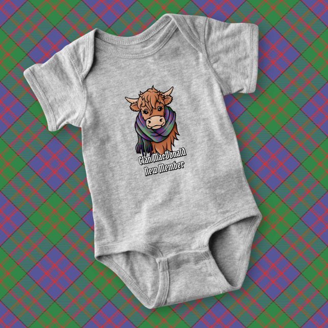 Highland Cow med MacDonald Tartan Scarf T Shirt (Skapare uppladdad)