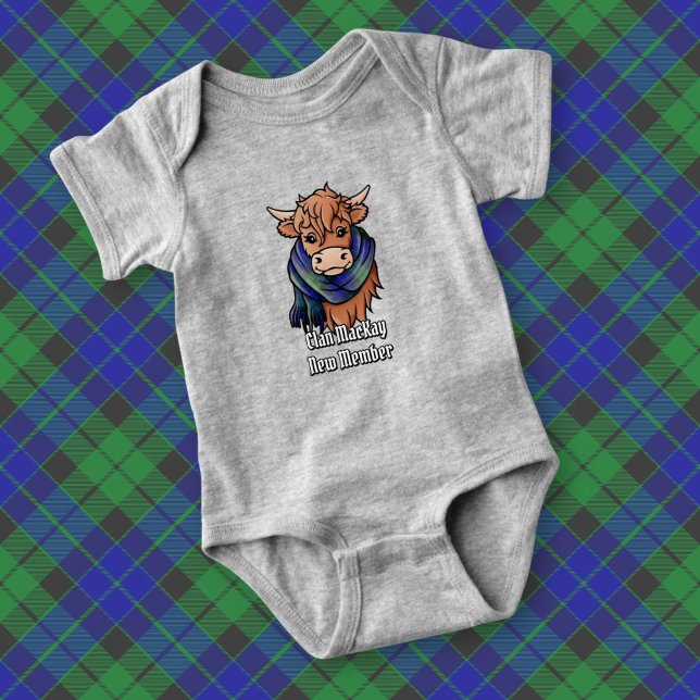 Highland Cow med MacKay Tartan Scarf T Shirt (Skapare uppladdad)