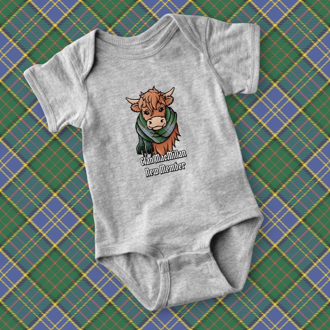 Highland Cow med MacMillan Hunting Tartan Scarf T Shirt (Skapare uppladdad)