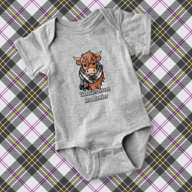 Highland Cow med MacPherson Dress Tartan Scarf T Shirt (Skapare uppladdad)