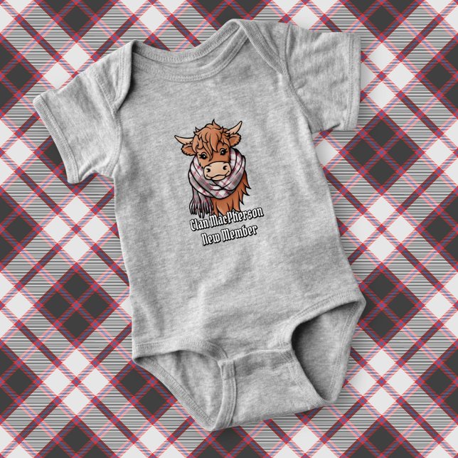 Highland Cow med MacPherson Hunting Tartan Scarf T Shirt (Skapare uppladdad)