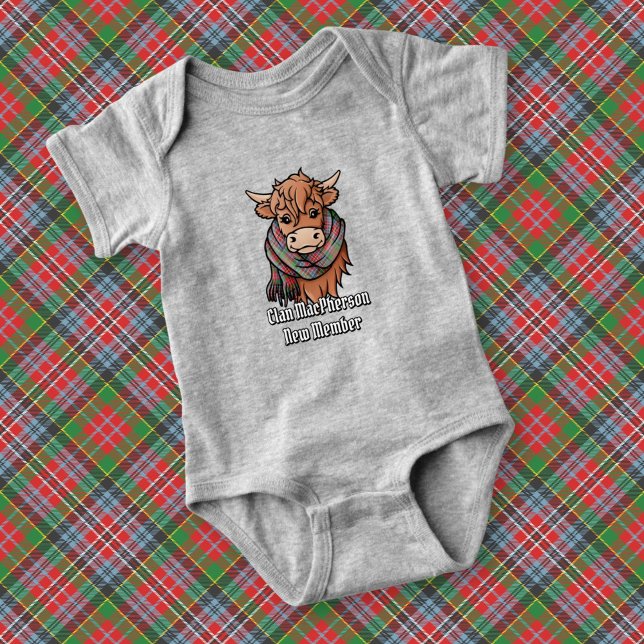 Highland Cow med MacPherson Tartan Scarf T Shirt (Skapare uppladdad)