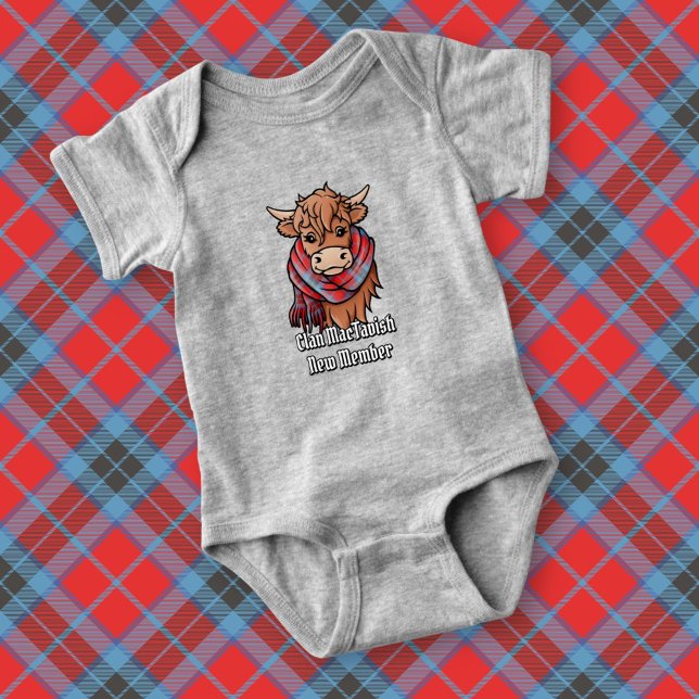 Highland Cow med MacTavish Tartan Scarf T Shirt (Skapare uppladdad)