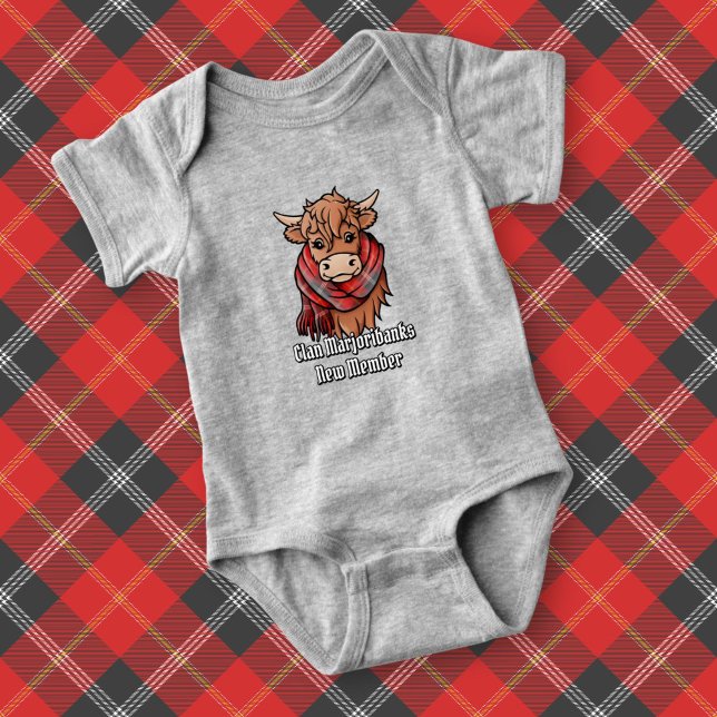 Highland Cow med Marjoribanks Tartan Scarf T Shirt (Skapare uppladdad)