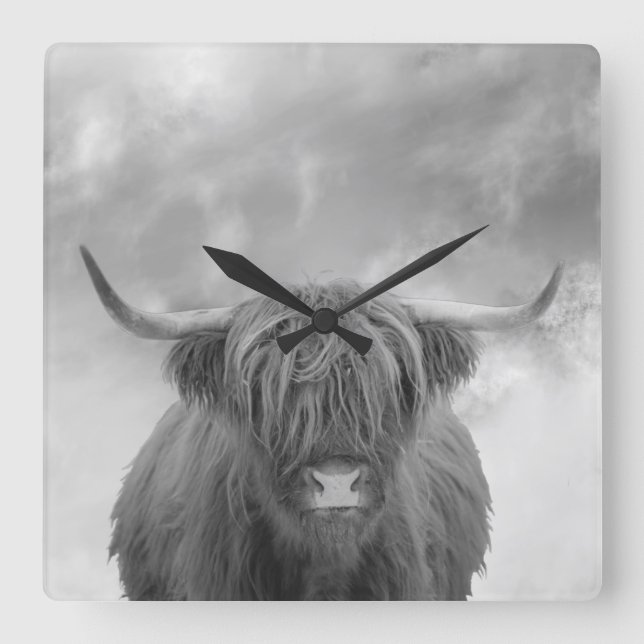 Highland Cow Scotland Clouds Black White  Fyrkantig Klocka (Framsida)