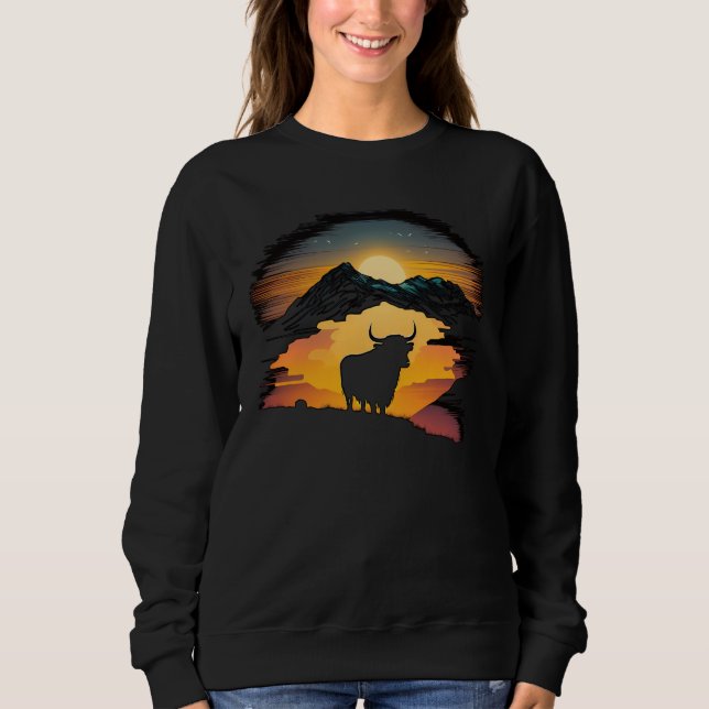 Highland Cow Scottish Cattle Sunset T Shirt (Framsida)