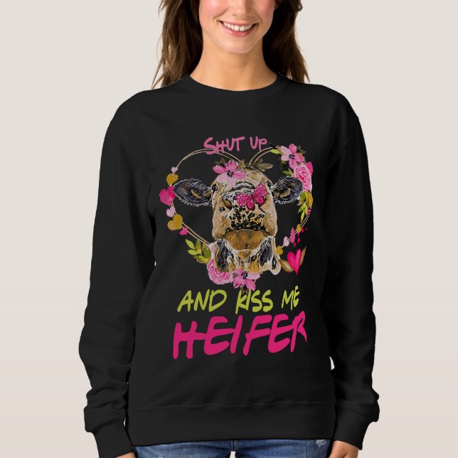 Highland Cow  Shut Up And Kiss Me Valentines T Shirt (Framsida)
