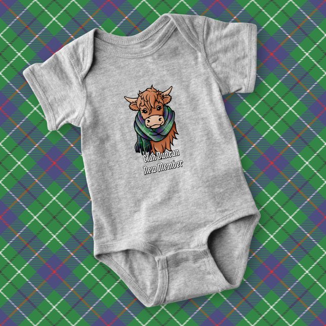 Highland Cow with Duncan Tartan Scarf T Shirt (Skapare uppladdad)