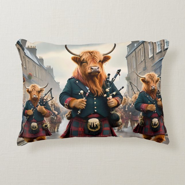 Highland Harmony: Bagpipe Highland Cow Band Prydnadskudde (Framsidan)