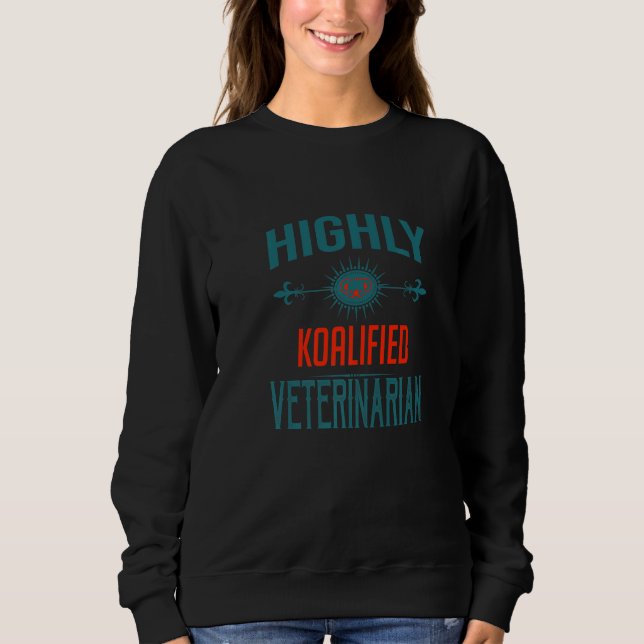 Highly Koalified Veterinarian Profession Career Wo T Shirt (Framsida)