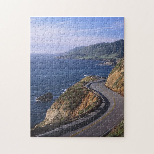 Highway 1 längs Kaliforniens kust nära Pussel (Vertikal)