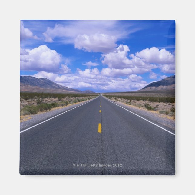 Highway through Death Valley, Kalifornien Magnet (Framsidan)