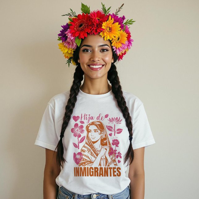 Hija De Inmigrantes Dotter till Blommigten Invandr T Shirt (Hija De Inmigrantes Daughter of Immigrants Floral T-Shirt.)