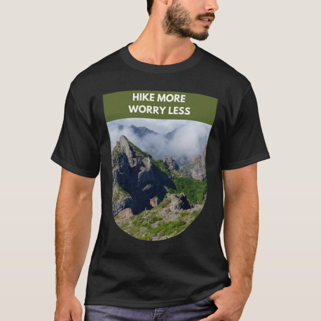 HIKE MER ARBETSLÖS - HIKING QUOTE T SHIRT (Framsida)
