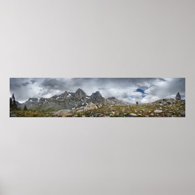 Hiker under MInarets - Sierra Poster (Framsidan)