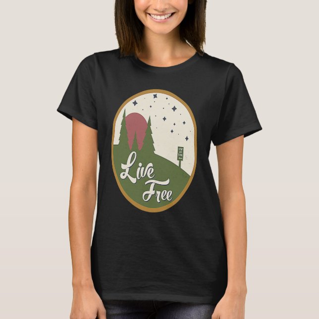 Hiking & Adventure Great Outdoors Wanderlust Live  T Shirt (Framsida)