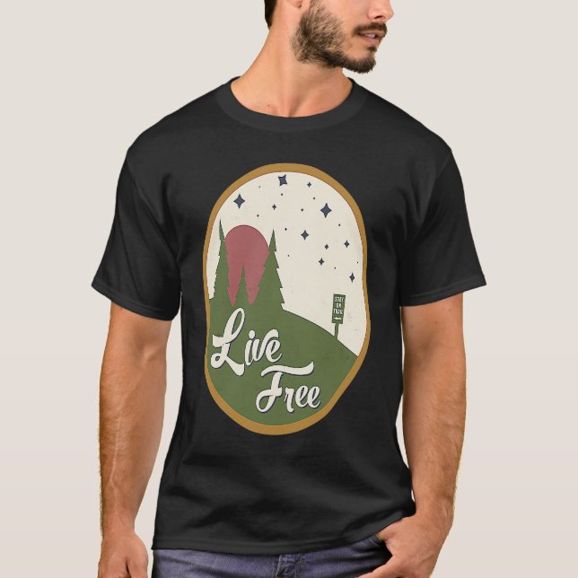 Hiking & Adventure Great Outdoors Wanderlust Live  T Shirt (Framsida)