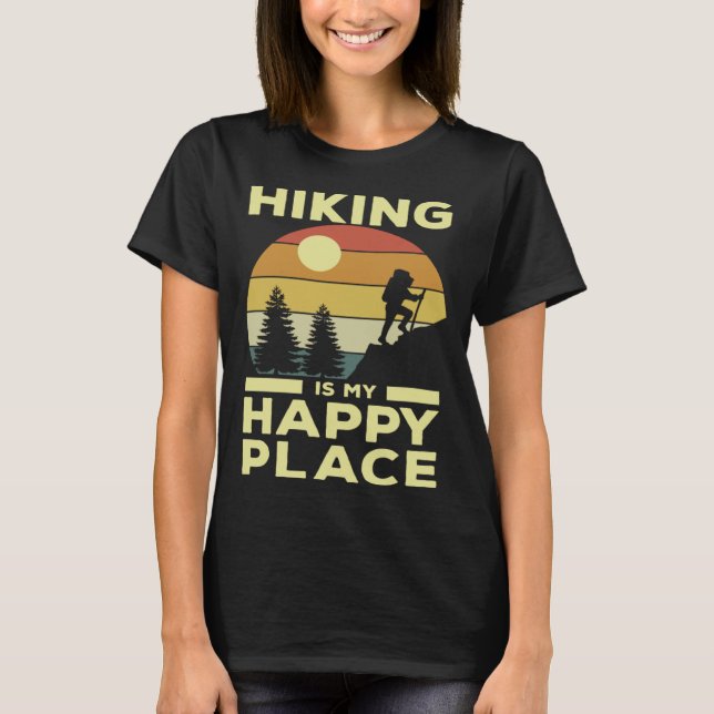 Hiking is My Happy Place Retro Sunset Mountain Cli T Shirt (Framsida)