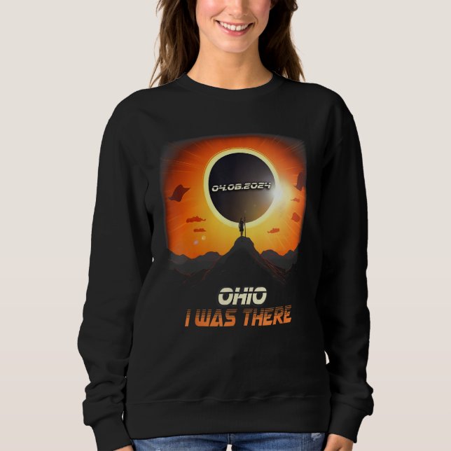 Hiking Outdoors Total Solar Eclipse 2024 Ohio T Shirt (Framsida)