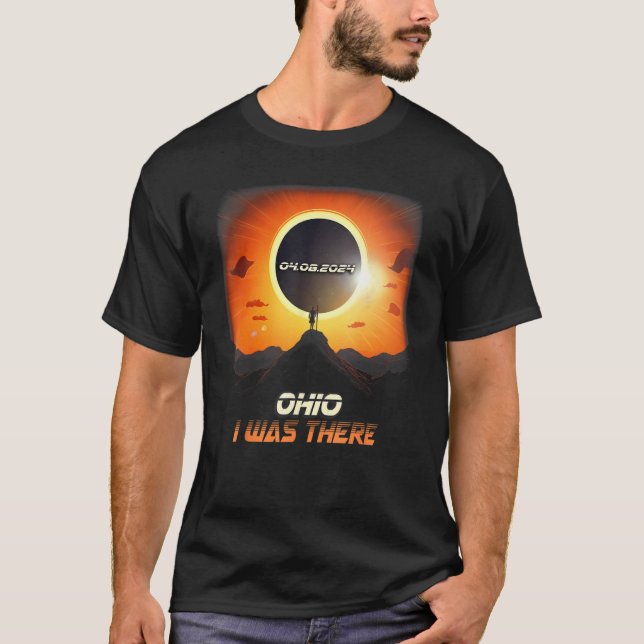 Hiking Outdoors Total Solar Eclipse 2024 Ohio T Shirt (Framsida)
