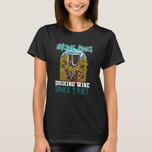 Hiking pines drinking wine since 1987 t shirt (Framsida)