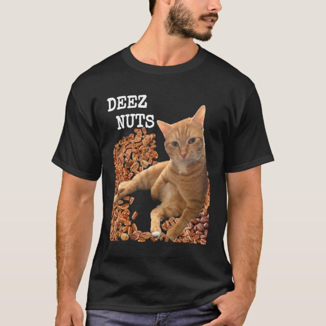 Hilarious DEEZ NUTS joke with cute Cat and pecans T Shirt (Framsida)
