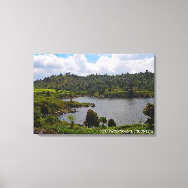 Hill Lake Reselandskapsfotografering Indonesien Canvastryck (Framsida)