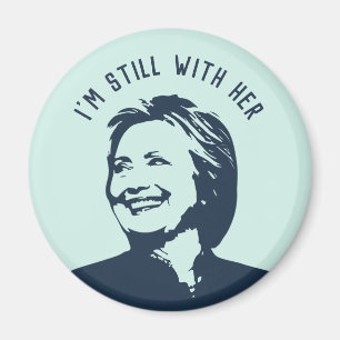 Hillary Clinton är fortfarande med henne. Magnet