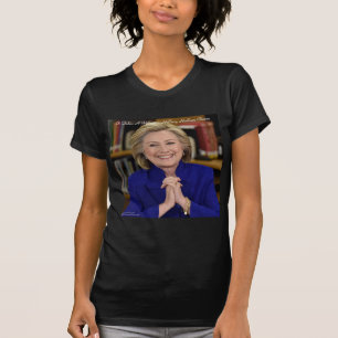 Hillary Clinton Det Krävs En By För Att Uppfostra T-shirt