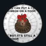 Hillary Poop Piltavla<br><div class="desc">Du kan lägga ett sött band på en bak,  men det är fortfarande en bak. Lustigt Hillary Clintons bild inför valet 2016.</div>