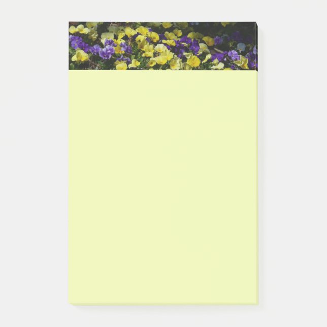 Hillside of Lila and Gult Pansies Post-it Block (Framsida)