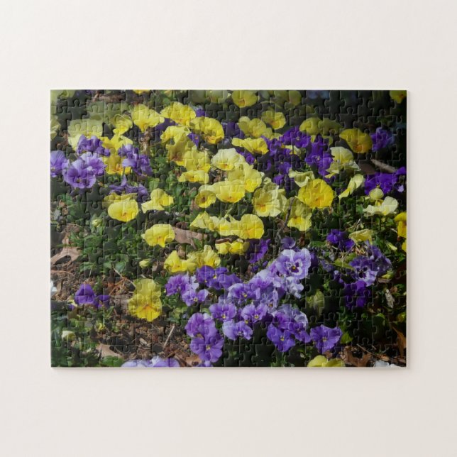 Hillside of Lila and Gult Pansies Pussel (Horisontell)