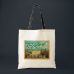 Hilton Head Beach Vintage resor Tygkasse<br><div class="desc">I Hälsning från Hilton Head-vintagens vykort finns en sandstrand med vackra turkoshavet vatten och över havet,  ett blå himmel med gigantiska vita moln. I vintage resor stil.</div>