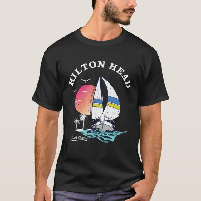 Hilton Head Island Sailboat Ocean Palm Trees Sunse T Shirt (Framsida)