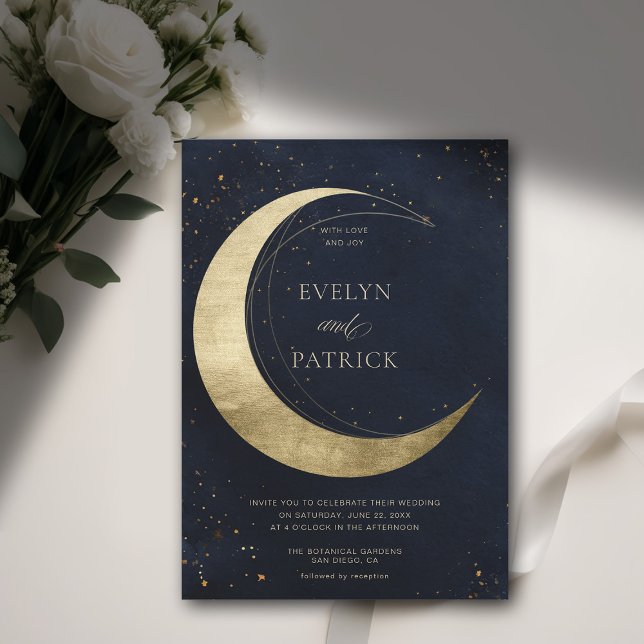 Himlakroppens halvmåne Moody Navy Moderna Bröllop Inbjudningar (celestial wedding invitation elegant modern whimsical crescent moon moody dark)