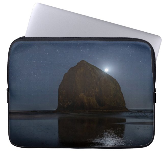 Himlar ovanför Haystack Sten | Cannon Beach, Orego Laptop Fodral (Framsidan)