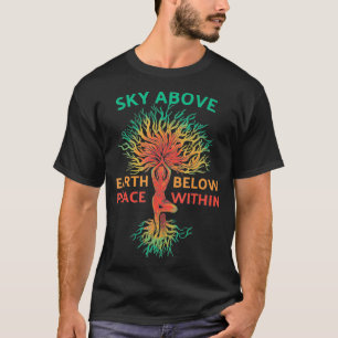 Himlar över jorden under fred inom Yoga-meditation T Shirt