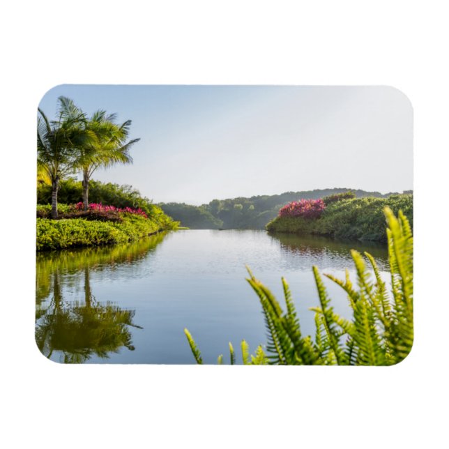 Himlar reflekterade i det fortfarande tropiska Sjö Magnet (Horisontell)