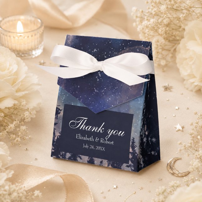 Himlavalvets stjärnklara bröllopsgåva presentaskar (Celestial Starry Night Wedding Favor Box on an elegant celestial wedding table)