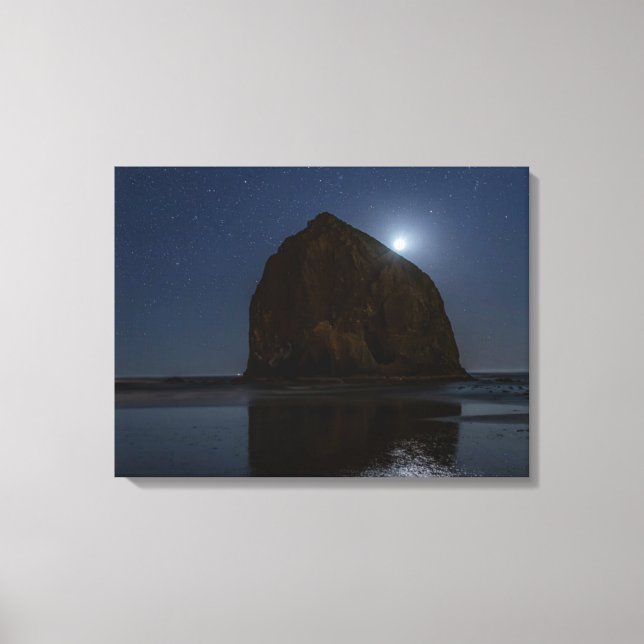 Himlen ovanför Haystack Rock | Cannon Beach, Orego Canvastryck (Framsida)