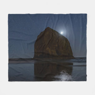 Himlen ovanför Haystack Rock Cannon Beach, Orego Fleecefilt