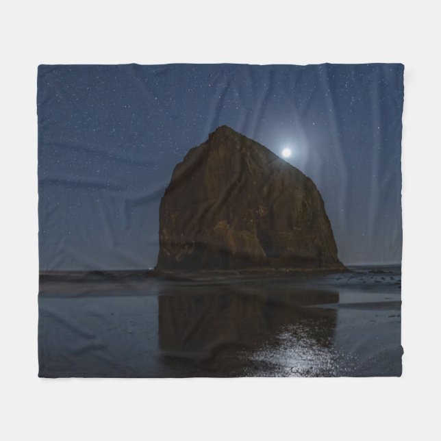 Himlen ovanför Haystack Rock | Cannon Beach, Orego Fleecefilt (Framsidan (Horisontell))