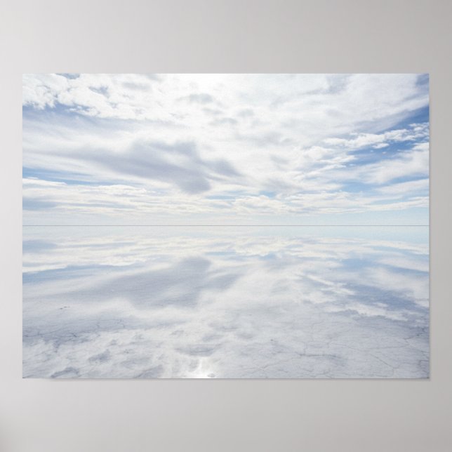 Himlens spegel: Surreal saltflatsreflektion Poster (Framsidan)