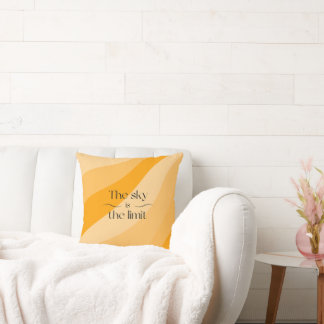 Himmel är övertoningen för abstrakten orange kudde