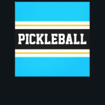 Himmel Blue Black Gult PICKLEBALL Rand Canvastryck<br><div class="desc">Den här roligtens sportiska design har fet brev PICKLEBALL-text inuti ett markerat svart rand med bred mittpunkt,  åtskild med ränder för gyllene gult och vit tävla mot ljusblå yttre ränder i himmel.</div>