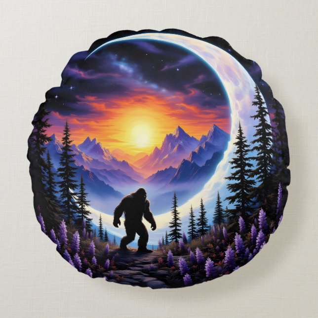 Himmel Sasquatch Stroll, halvljus måne Rund Kudde (Framsidan)