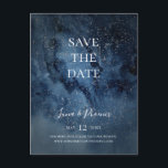 Himmelskt silver nattliga himmel Klara datum Postk Inbjudan Vykort<br><div class="desc">Detta himmelska silverfärgade postkort för att spara datumet är perfekt för din förtrollade under-stjärnorna bröllop. Den mörka marinblåa akvarellhimlen, prydd med silvrestjärnor, kommer att sätta tonen för din bohemiska utomhusbröllop på kvällen. Anpassa det som du önskar eller behåll det som det är. Se till att titta igenom resten av kollektionen...</div>